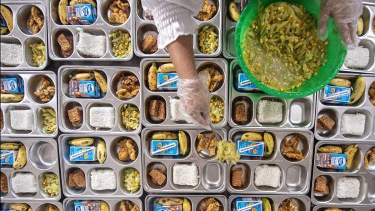 Menu Program Makan Bergizi Gratis (MBG) yang diterima siswa sekolah sebagai bagian dari pengawasan publik