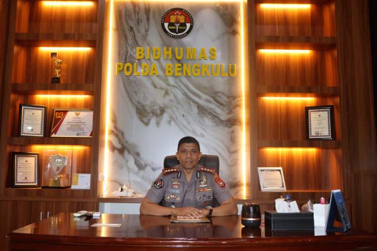 Polda Bengkulu mengamankan dua oknum anggota Polres Bengkulu Tengah dalam Operasi Tangkap Tangan