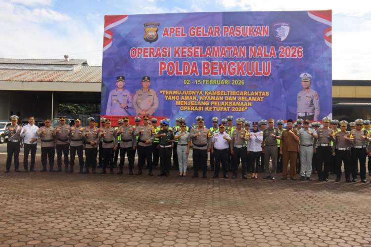 Wakapolda Bengkulu Brigjen Pol. Dicky Sondani memimpin Apel Gelar Pasukan Operasi Keselamatan Nala 2026 di Polda Bengkulu