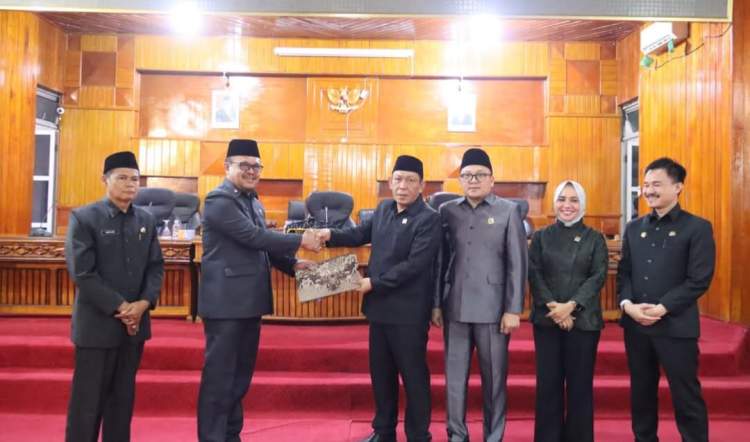 Rapat paripurna DPRD Bengkulu Selatan persetujuan raperda perubahan OPD
