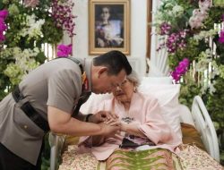 Istri Jenderal Hoegeng, Meriyati Roeslani Hoegeng Wafat, Kapolri: Polri Kehilangan Teladan Bangsa
