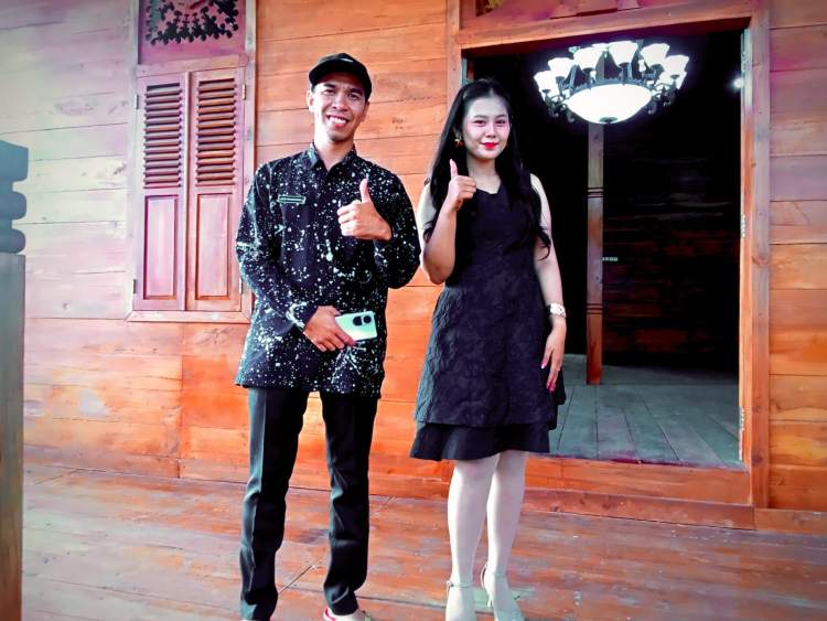 Bella KDI tampil di panggung konser Lapangan MTQ Mukomuko menghibur warga pada Malam Minggu 7 Februari 2026