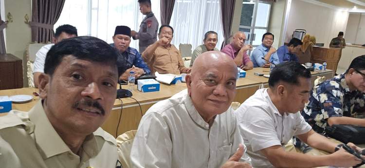 Suharto Ketua Fraksi Gerindra DPRD Bengkulu berbicara dalam rapat Banggar tentang perubahan APBD 2026.