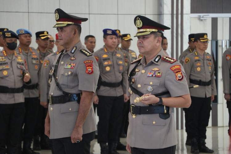 Kapolda Bengkulu Irjen Pol. Mardiyono memimpin pelantikan Irwasda, Kapolresta, dan penyerahan jabatan Dirsamapta di Aula Rupatama Awaloedin Djamin
