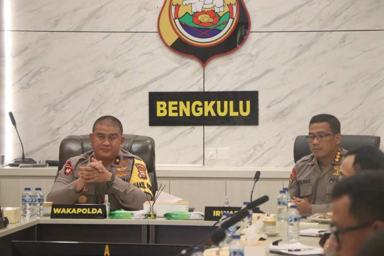 Wakapolda Bengkulu mengikuti Zoom grand entry meeting pemeriksaan laporan keuangan Polri Tahun Anggaran 2025 di Ruang Rapat Kapolda