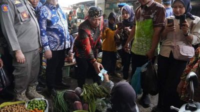 Wali Kota Bengkulu Dedy Wahyudi memimpin gerakan Belanjo Rame-Rame di PTM dan Mega Mall Bengkulu