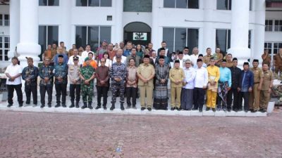 Bupati Asahan bersama Danlanal dan Forkopimda melepas truk bantuan untuk korban banjir dan longsor di Sumatera Utara, Aceh, dan Sumatera Barat.