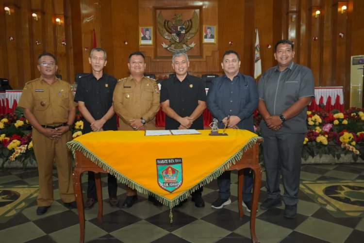 Wakil Bupati Asahan Rianto menghadiri rapat paripurna DPRD Kabupaten Asahan pengesahan empat Ranperda tahun 2026.