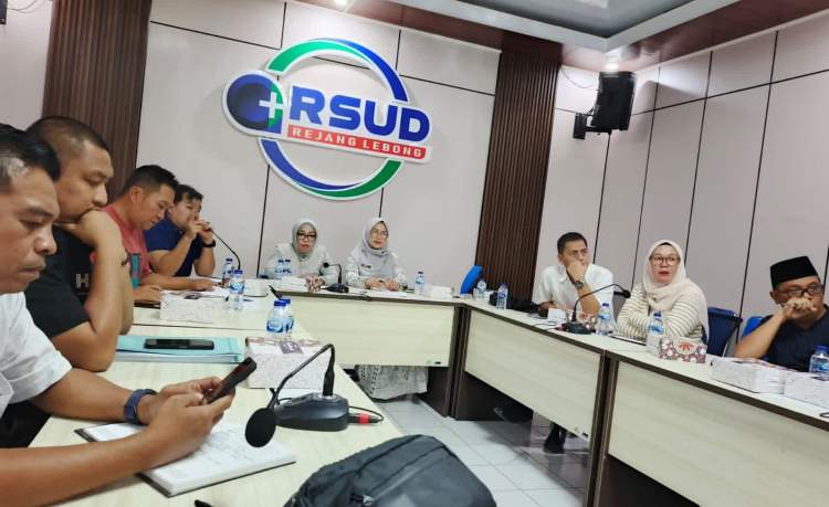 Pejabat Pemkab Rejang Lebong membahas perubahan struktur organisasi RSUD untuk meningkatkan pelayanan kesehatan masyarakat.
