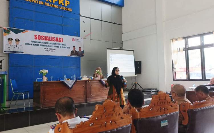 Sekda Rejang Lebong dan pejabat OPD mengikuti sosialisasi Perpres 46/2025 untuk penguatan penggunaan produk dalam negeri dan pemberdayaan UMKM.