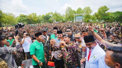 Kapolri Jenderal Listyo Sigit Prabowo memberikan pengarahan kepada anggota GP Ansor dan Banser saat latihan instruktur di Bantul Yogyakarta