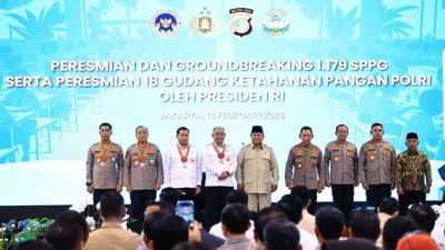 Presiden Prabowo memberikan Bintang Jasa kepada penerima MBG Polri