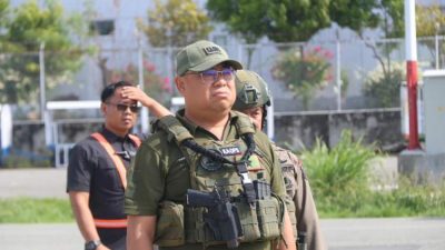 Aparat keamanan berjaga di lokasi penikaman penjual pinang di Ruko Blok A Dekai, Yahukimo.