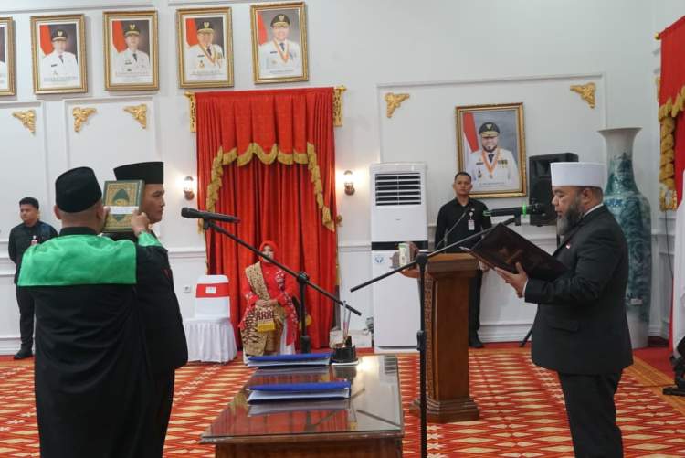 Herwan Antoni dilantik sebagai Sekretaris Daerah Provinsi Bengkulu oleh Gubernur Helmi Hasan