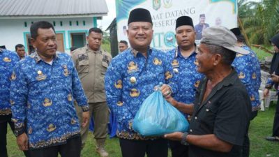 Wabup Asahan Salurkan 500 Paket Sembako untuk Korban Banjir Sei Dua Hulu
