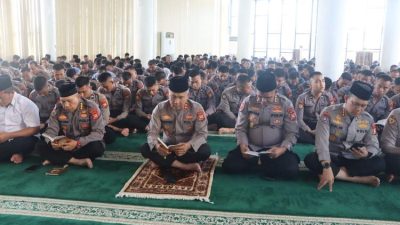 Kapolda Bengkulu Irjen Pol Mardiyono menghadiri kegiatan Binrohtal lintas agama bersama personel Polda Bengkulu di Mapolda.
