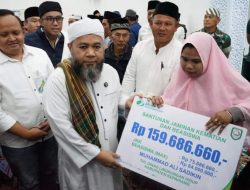 Safari Ramadan, Gubernur Salurkan Bantuan dan 10 Unit Ambulans untuk Kepahiang