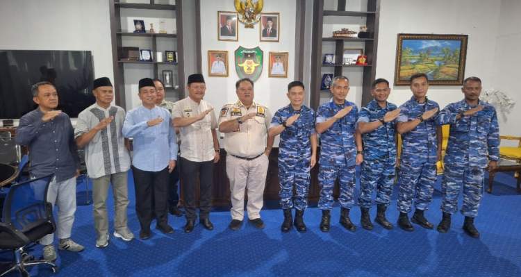 Bupati Bengkulu Selatan Rifai Tajudin menerima audiensi Komandan Lanud Sri Mulyono Herlambang membahas pembangunan Satrad di Manna.
