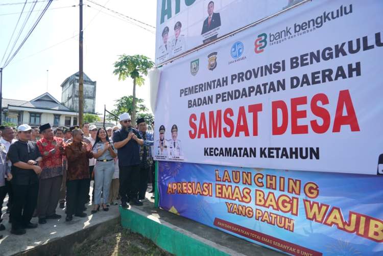 ubernur Bengkulu Helmi Hasan meresmikan program Samsat Desa di Kantor Cabang Pembantu Bank Bengkulu, Kecamatan Ketahun, Bengkulu Utara.