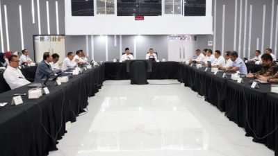 Menteri ATR/BPN Nusron Wahid saat rapat pimpinan membahas layanan kantor pertanahan tetap buka saat kebijakan WFA