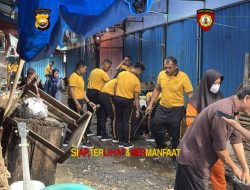 Satgas Gerakan Indonesia Asri Polda Bengkulu Bersihkan Sampah di Pasar Minggu
