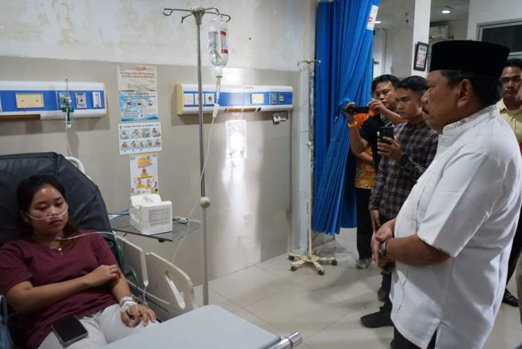 Wakil Gubernur Bengkulu memberikan arahan kepada pegawai RSUD M Yunus saat sidak pelayanan kesehatan