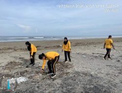 Ditreskrimsus dan Ditresnarkoba Polda Bengkulu Bersihkan Pantai Kualo, Dukung Program Gerakan ASRI