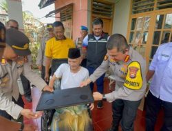 Kapolresta Bengkulu Bagikan 12 Kursi Roda untuk Warga Kampung Melayu