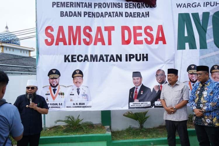 Gubernur Bengkulu meresmikan layanan Samsat Desa di Kecamatan Ipuh Kabupaten Mukomuko untuk memudahkan pembayaran pajak kendaraan