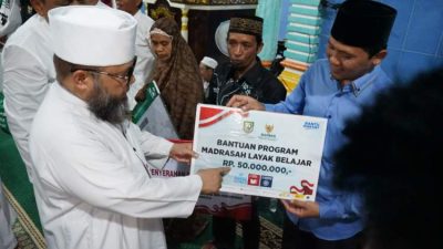 Helmi Gaspol di Mukomuko, Rp50 Juta untuk Masjid dan Alokasikan Paket Jalan