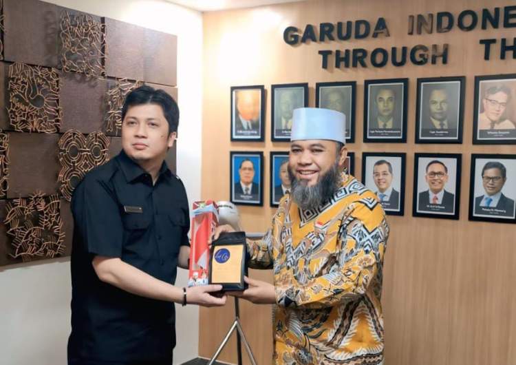 Gubernur Bengkulu Helmi Hasan mengunjungi kantor pusat Garuda Indonesia membahas kelanjutan rute penerbangan Bengkulu.