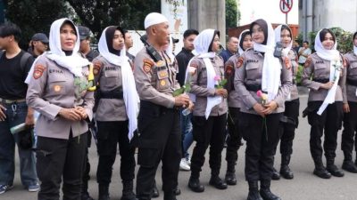 Polda Metro Jaya Turunkan Tim Sholawat Amankan Aksi Mahasiswa
