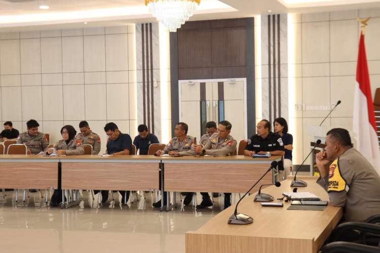 Pejabat Polda Bengkulu mengikuti rapat analisis dan evaluasi Program Quick Wins Polri secara daring bersama Posko Presisi Mabes Polri.