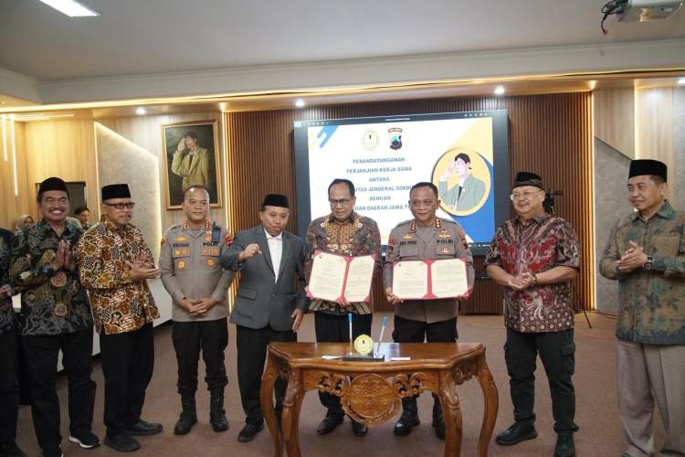 Wakapolri bersama pimpinan Unsoed meresmikan Pusat Studi Kepolisian dan penandatanganan kerja sama antara Polri dan Universitas Jenderal Soedirman di Purwokerto.