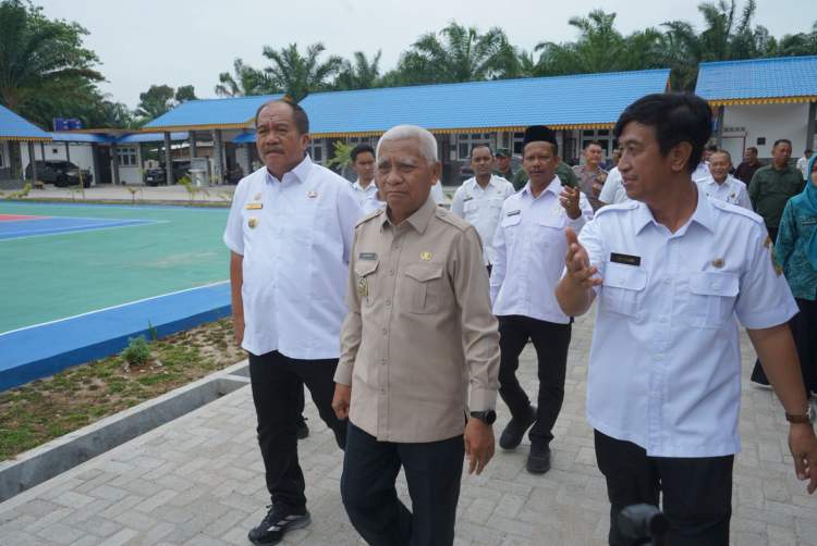 Wakil Gubernur Sumatera Utara meninjau fasilitas SMAN Rahuning di Kecamatan Rahuning Kabupaten Asahan