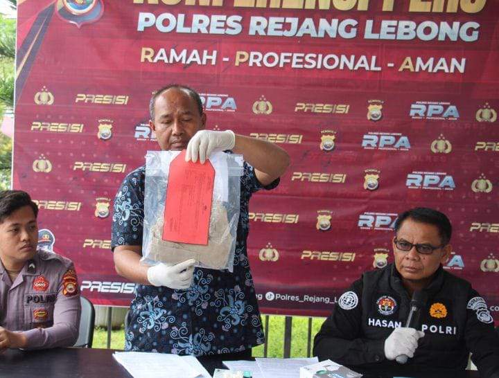 Pelajar diamankan polisi setelah ditemukan 19 paket ganja di Curup Utara Rejang Lebong