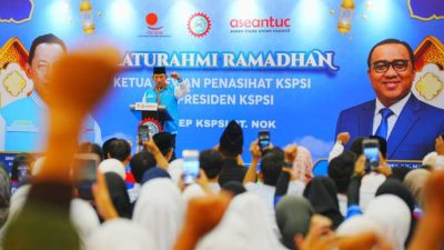 Kapolri Listyo Sigit Prabowo berbicara saat buka puasa bersama KSPSI Jawa Barat