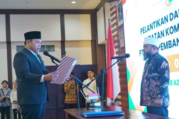 Pelantikan Andaru Pranata sebagai Komisaris Nonindependen Bank Bengkulu oleh Gubernur Bengkulu Helmi Hasan.
