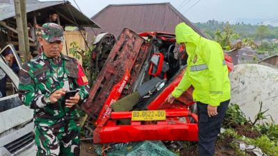Truk LPG tabrak mobil pick up di Jalan Lintas Curup Lubuk Linggau Desa Suban Ayam Rejang Lebong.