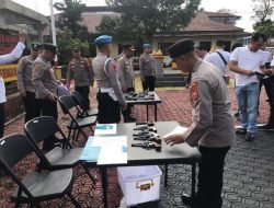 Kapolres Rejang Lebong Cek Senjata Api Personel, Tegaskan Penggunaan Harus Sesuai SOP