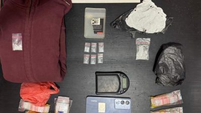 Polisi Ditresnarkoba Polda Bengkulu mengamankan terduga pelaku dan barang bukti sabu dalam penggerebekan jaringan narkoba di Rejang Lebong.