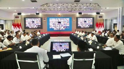 Menteri ATR BPN Nusron Wahid memimpin rapat pimpinan membahas penetapan lahan sawah dilindungi di 12 provinsi