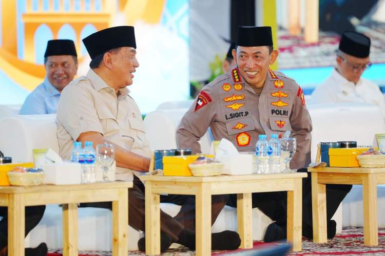 Kapolri Listyo Sigit Prabowo menghadiri buka puasa bersama TNI Polri di Lapangan Bhayangkara Jakarta Selatan