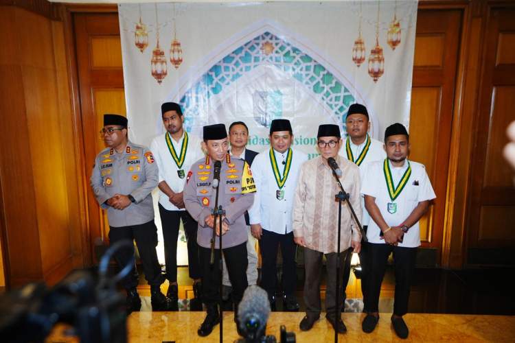 Kapolri Jenderal Listyo Sigit Prabowo menghadiri acara buka puasa bersama Pengurus Besar Serikat Mahasiswa Muslimin Indonesia (PB SEMMI) di Jakarta.