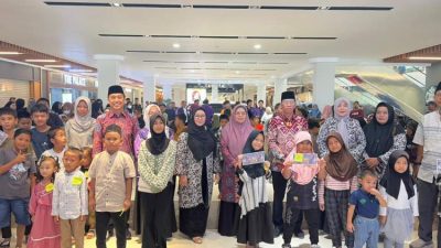 Kegiatan STIA Bengkulu mengajak anak yatim dan lansia berbelanja kebutuhan Lebaran di Hypermart Bencoolen Mall Bengkulu.