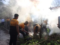 Dit Intelkam Polda Bengkulu Bersih-Bersih Pantai Dukung Gerakan ASRI