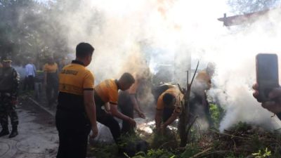 Dit Intelkam Polda Bengkulu Bersih-Bersih Pantai Dukung Gerakan ASRI