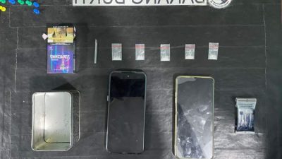 Petugas Ditresnarkoba Polda Bengkulu mengamankan dua pemuda dan barang bukti sabu di rumah kos Kelurahan Panorama, Bengkulu.