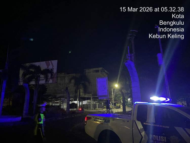 Personel Satlantas Polresta Bengkulu melakukan patroli pagi di kawasan Tugu Pena untuk mencegah balap