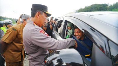 Kapolri Tinjau Tol Kalikangkung, Pastikan Rekayasa Lalin Mudik Lebaran Optimal